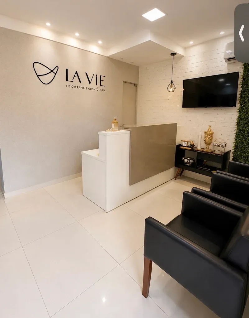 Recepção principal da clínica Lavie com a logo institucional